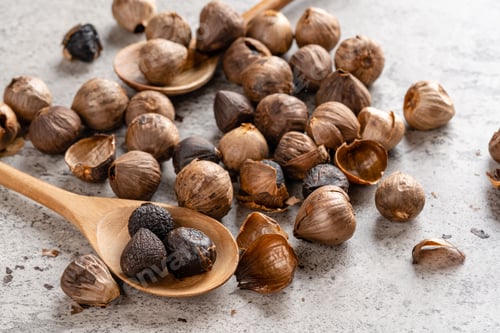 Preview: Fermented black garlic.