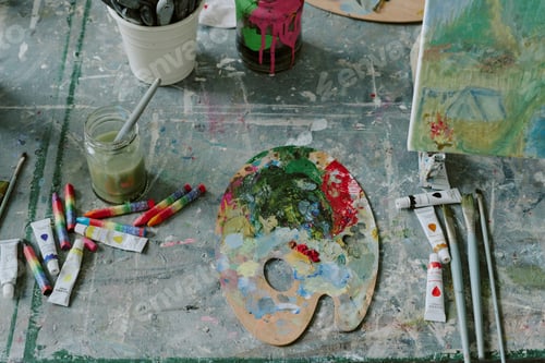 Preview: Mess on Artists Table