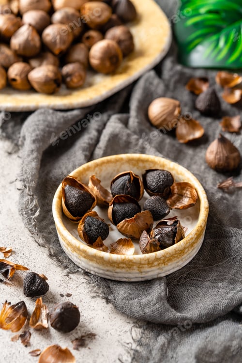 Preview: Fermented black garlic.
