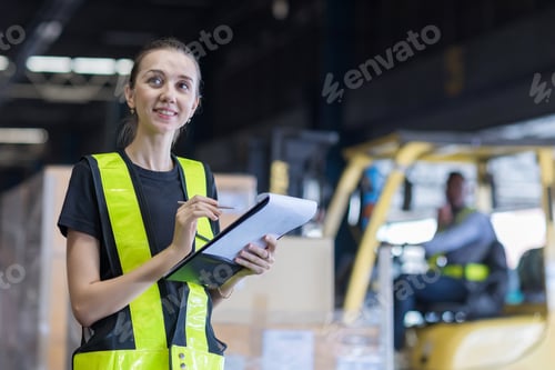 Preview: Warehouse worker working in warehouse storage.