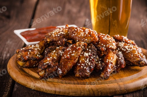 Preview: Grilled chicken wings with hot sauce