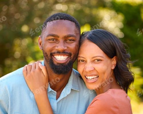 Vista previa: Portrait Of Loving Couple Hugging Outdoors In Countryside Or Garden