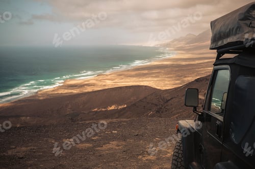 Preview: Black off road car with tent on the roof