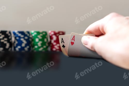 Preview: Person showing her deck at the poker