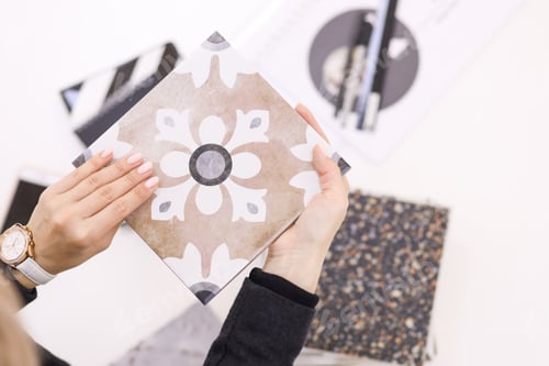Preview: The designer selects the decor for the apartment