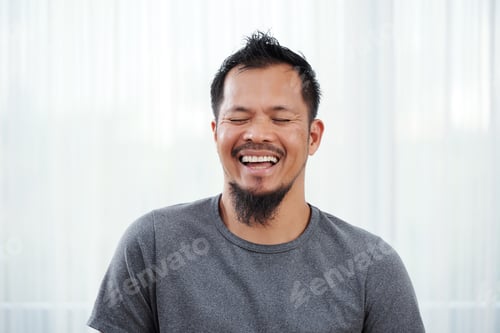 Preview: Laughing man