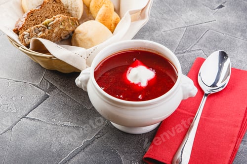 Preview: Ukrainian and Russian national red borsch with sour cream and herbs.