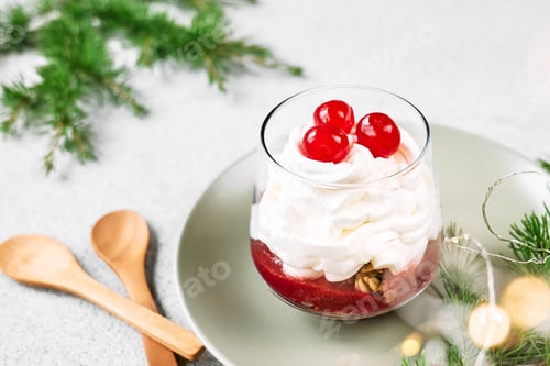 Preview: Cranberry granola parfait for xmas healthy dessert idea.