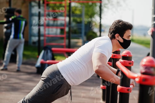 Preview: Sport arabian man in black medical face mask