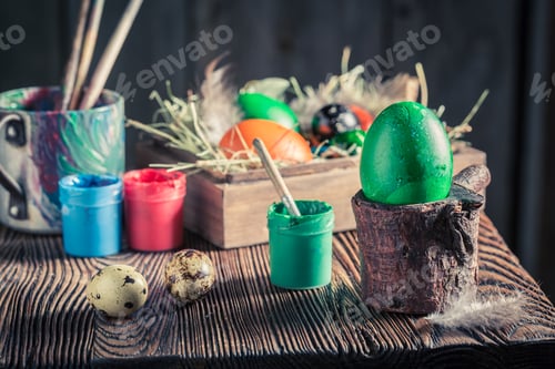 Preview: Decorating Easter eggs with hay and feathers