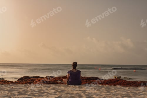 Preview: Mujer en el mar