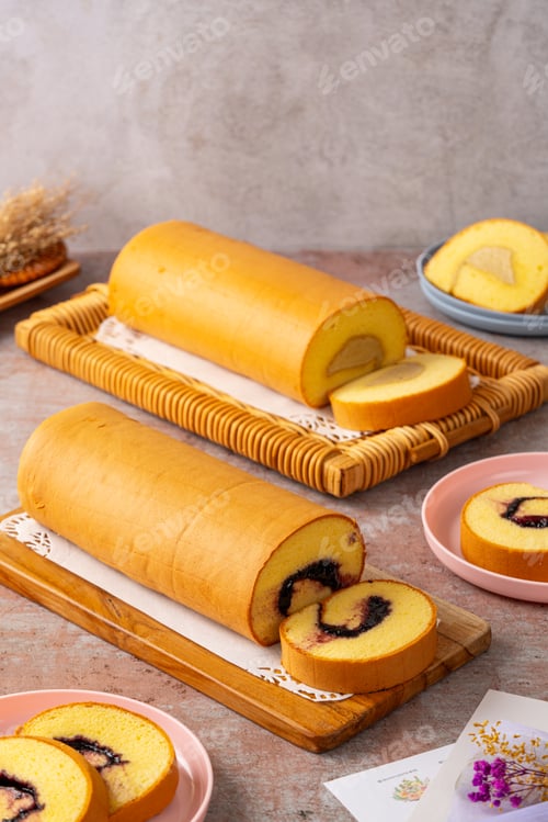 Preview: Delicious Sweet Roll Cakes on Wooden Tray