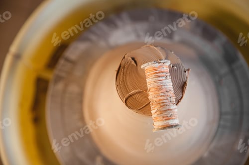 Preview: Pottery wheel with clay and cutting string