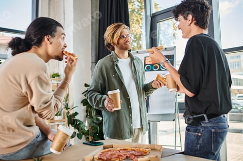 Preview: young men eating pizza and chatting in friendly and relaxed atmosphere, team during lunch break