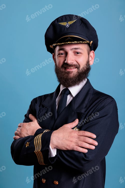 Visualização: Aircraft aviator standing in professional uniform portrait