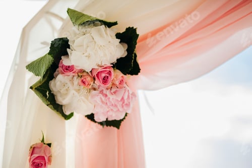 Preview: wedding isle and arch