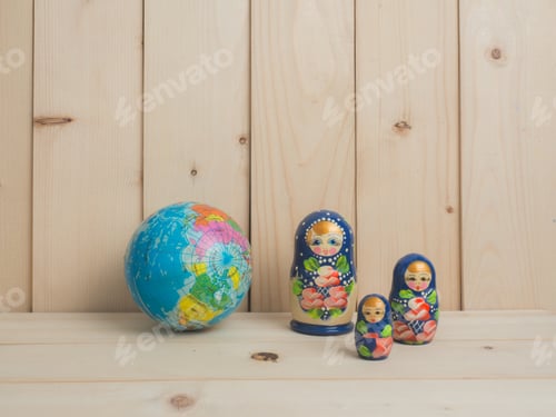 Preview: RUSSIAN DOLL BACKGROUND