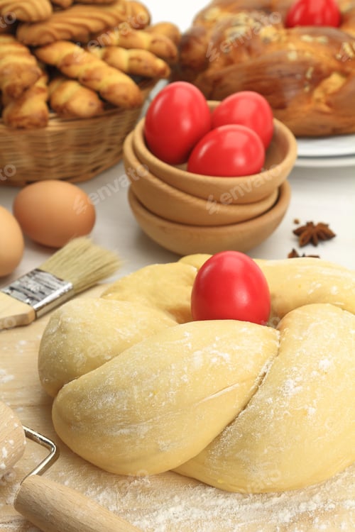 Preview: Easter sweet bread dough with red eggs