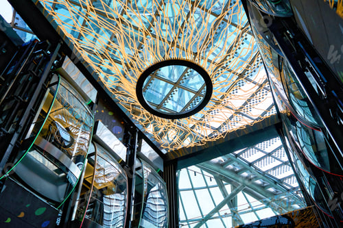 Preview: elevators and modern decor in the glass building