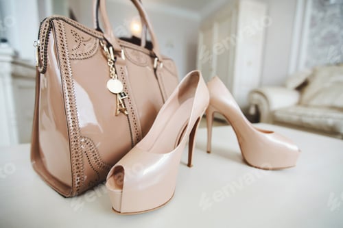 Preview: Women's shoes cream colour high heels. Women's shoulder bag in cream color.