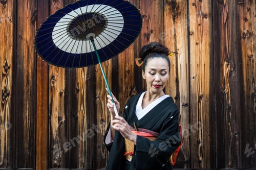 Preview: Asian woman with yukata walking in Kyoto, Japan