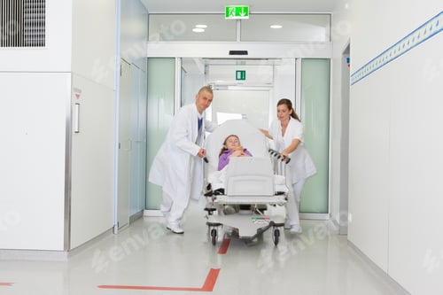 Preview: Medical team with couch rushing