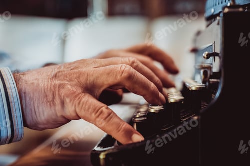 Preview: Crop hands using typewriter