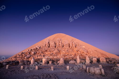 Preview: Nemrut Mountain and giant statue heads from1st century BC, in Adiyaman, Turkey.