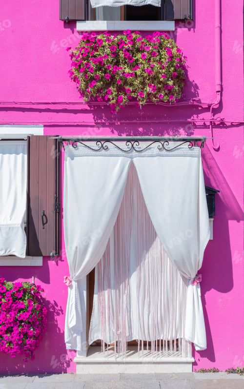 Preview: Pink painted houses on Burano island near Venice