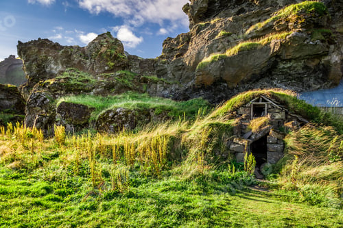 Preview: Little Shack in the mountains in Iceland