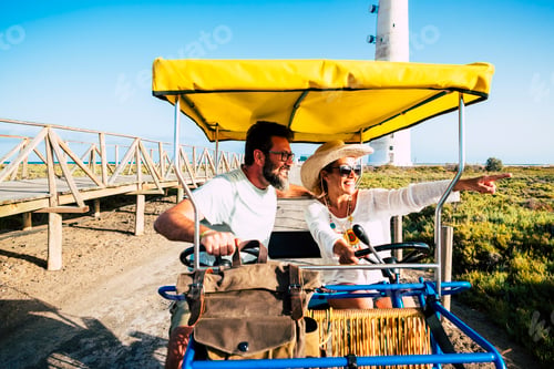 Preview: Tourist and tourism people concept with cheerful and happy adult couple