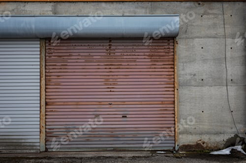 Preview: Old garage