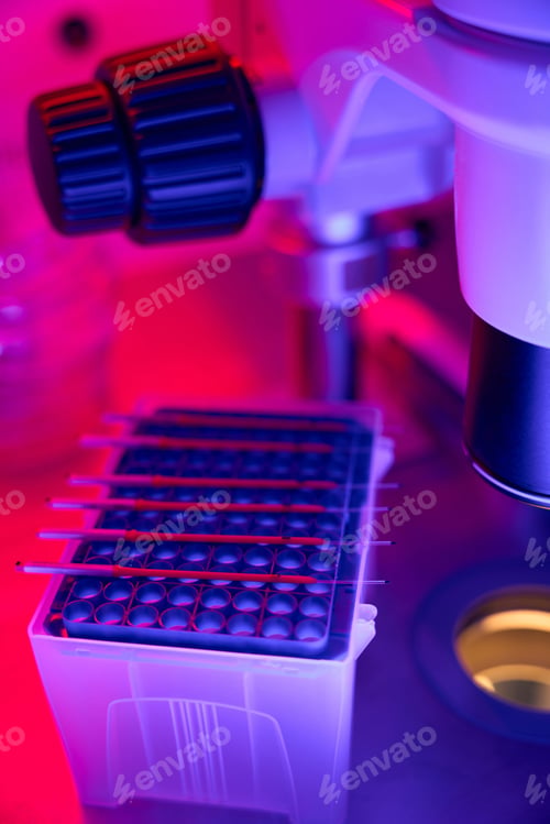 Preview: Blood samples lying on cell culture surface, enzyme-linked immunosorbent assay