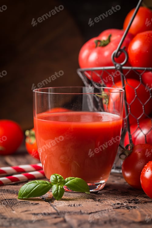 Preview: Glass of tomato juice