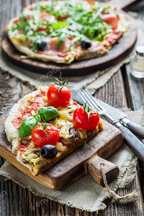 Preview: Close-up on a freshly split a pizza