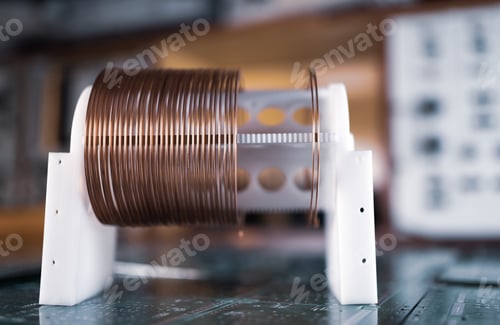 Preview: Close-up large and small coils