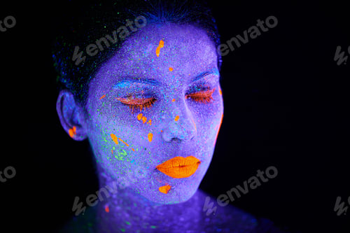 Preview: Beauty in neon
