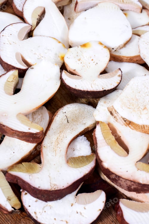 Preview: Preparation of the porcini mushroom before frying