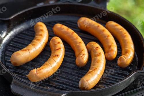 Preview: sausages on grill pan