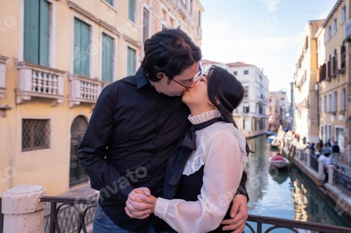 Preview: A mixed couple of lovers kissing in Venice, passionate moment