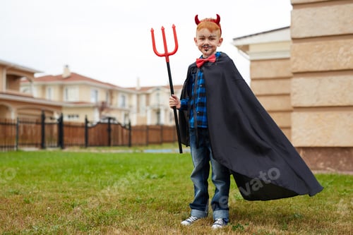 Preview: Trick-or-treat boy