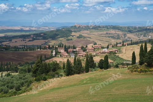 Preview: Rural landscape in Tuscany near Pienza