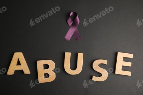 Preview: Purple ribbon and word ABUSE on black background, flat lay. Domestic violence awareness