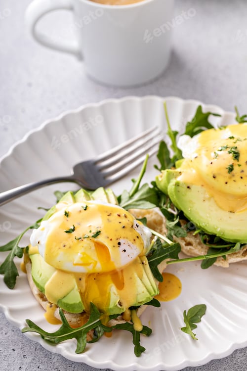 Preview: English muffins with arugula, avocado and poached eggs, healthy eggs benedict