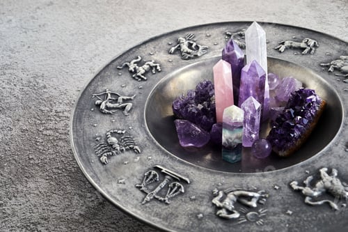 Preview: Crystals for healing, fortune telling and astrologhy circle on grey background. Esoteric and life