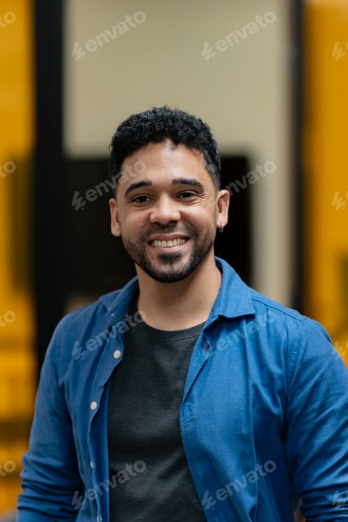 Preview: Smiling man in blue shirt, indoors