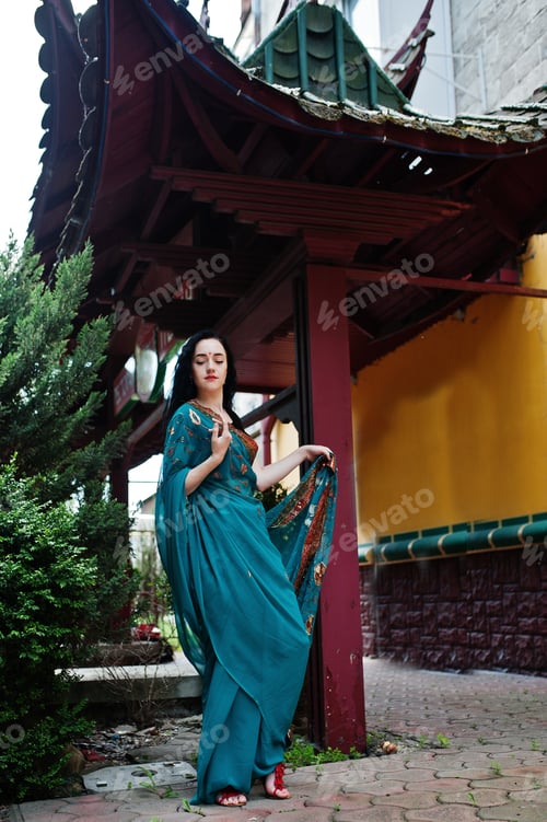 Preview: Traditional Indian costume lehenga choli