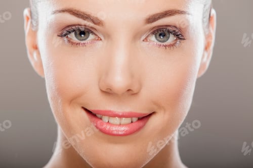 Preview: Young woman