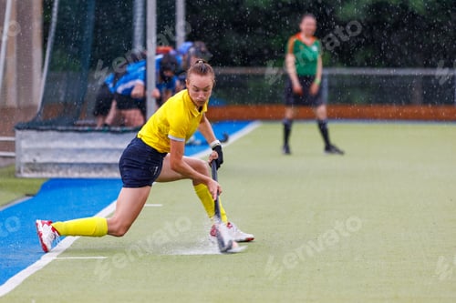 Preview: Female field hockey player performing penalty shot
