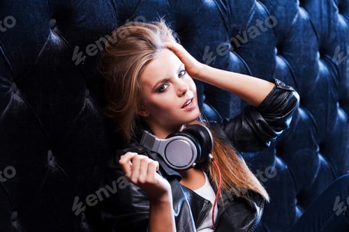 Preview: The most beautiful music lover.